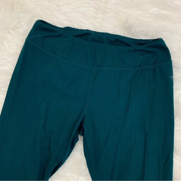 Hot Kiss Teal Athletic Capri Leggings - Picture 4 of 12